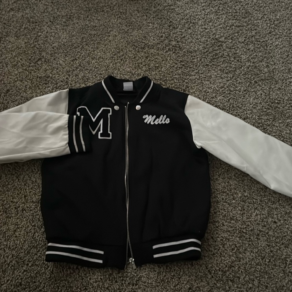 Boys Marsh-mello jacket from spirit Halloween.. Also have the mask if interested